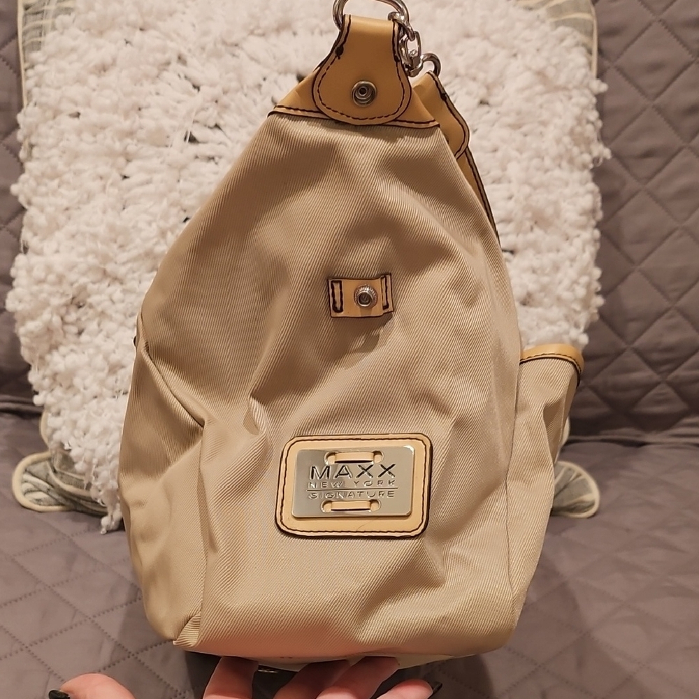 Maxx New York Tan Tote Handbag with Removeable Shoulder Strap - Picture 6 of 16